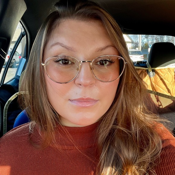 Meet your Posher, Natalia - Picture 2 of 2